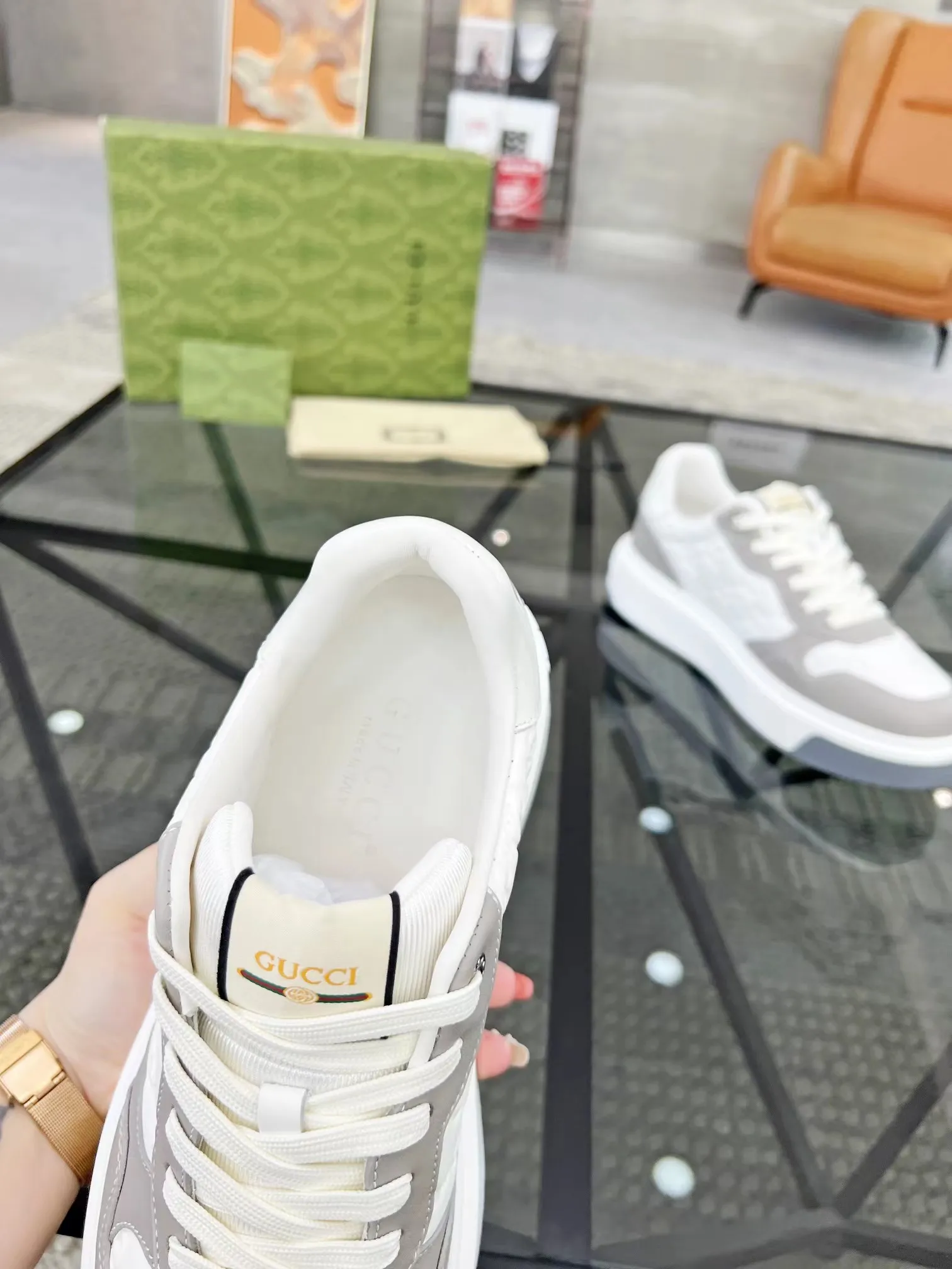 P440 new men's shoes GUCCI [Lightning] latest shoes are shipped. Original quality, fashionable, made of special materials, sheepskin lining, brand new packaging. The foot feels super comfortable and the workmanship is impeccable. Size: Male 38-45.